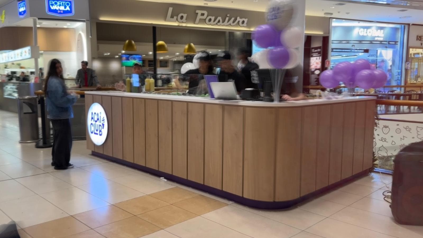 Stand de Açaí Club en la plaza de comidas de Punta Carretas Shopping